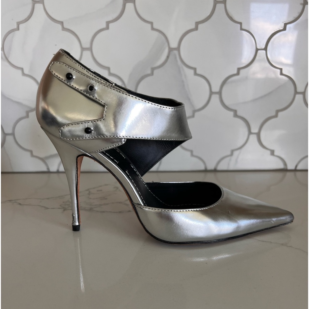Elizabeth and James Metallica Heels - Picture 7 of 10